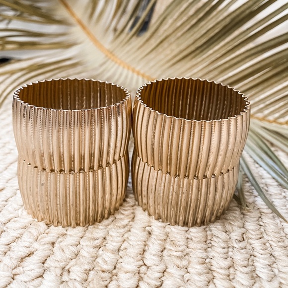 Gold napkin rings - Picture 2 of 3